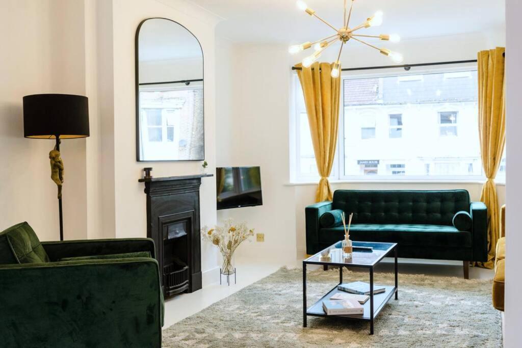 Chic Beach Getaway Маргит Экстерьер фото